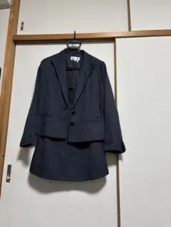 ダークグレー ジャケットとスカートのセット