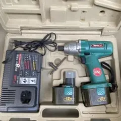 Item thumbnail for item b4f27b5a-042a-4ad8-83f1-ce48391d166c