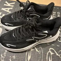 HOKA CLIFTON 10 ブラック 24.5