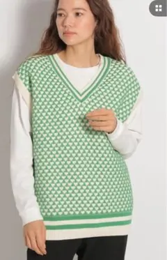 niko and⭐︎Vネックベスト