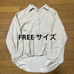 Ray Cassinベージュ色ボタン付きVネックシャツのサムネイル