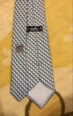 HERMES ネクタイ リス 鶏柄　美品のサムネイル