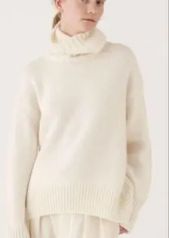 ギャルリーヴィー　ファインウール　タートルネックセーター　オフホワイト