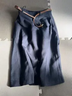 GLACIER ネイビー タイトスカート レザー調ベルト付きのサムネイル