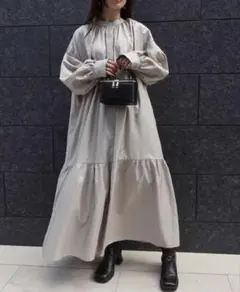 ロングワンピース　フロントボタン　ぽわん袖　長袖　無地　きれいめ　ベージュ