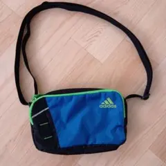 アディダス斜めがけバッグ