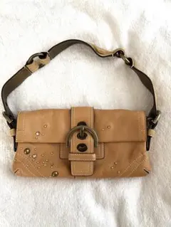 極美品COACH スタッズビジュー付きハンドバッグ