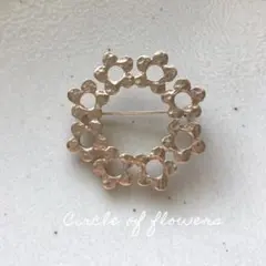 お花が連なったサークルのブローチ　卒業式　北欧　タンバリン　北欧　プレゼント