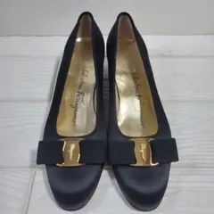 【極美品】FERRAGAMO ヴァラ パンプス 5.5C(23cm) ブラック