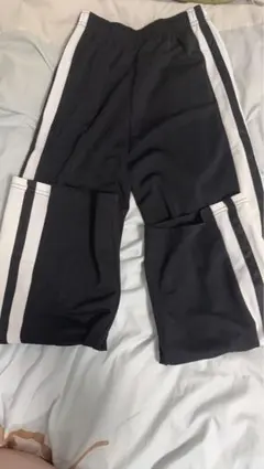 黒のジャージ ズボン