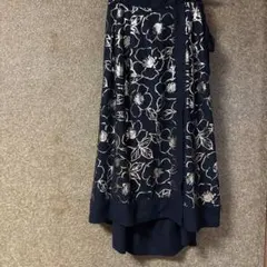 リリーブラウン　ネイビー ラメ花柄 フレアスカート