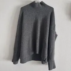 【UNIQLO】グレー オーバーサイズ タートルネックニット