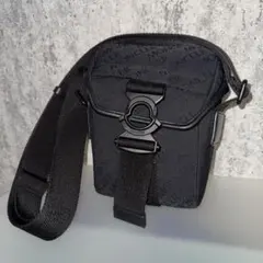 美品★MONCLER モノグラム クロスボディバッグ ショルダーバッグ ロゴのサムネイル