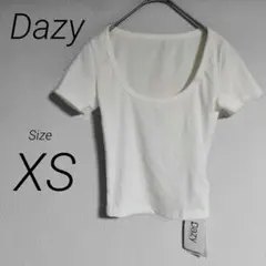 Dazy ホワイト ラウンドネック Tシャツ