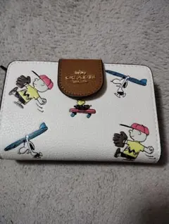 COACHスヌーピー二つ折り財布のサムネイル