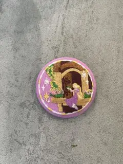 ディズニー　刺繍缶バッジ　ラプンツェル
