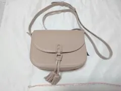 フルラ　FURLA　グレーベージュ レザー ショルダーバッグ フリンジ付き