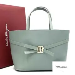 美品/現行モデル● フェラガモ ハンドバッグ ヴァラリボン 金具 レザー