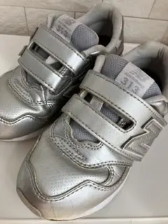 ニューバランス　キッズ　19センチ　シルバー　シューズ