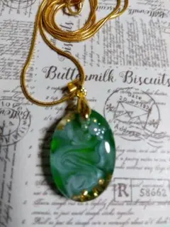 レディースネックレス グリーンとホワイトのマーブル