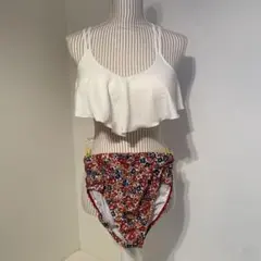 MURUAセパレート水着 白フリルトップス 赤花柄ボトムス