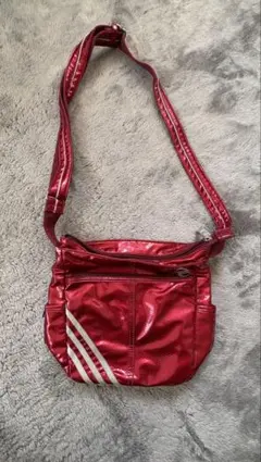 adidas メタリックレッド ショルダーバッグのサムネイル