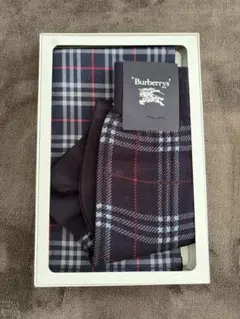 新品わけあり　Burberrys ネイビーチェック柄ハンカチと靴下のセットのサムネイル