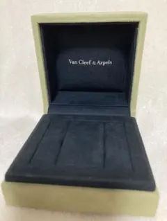 Van Cleef & Arpels ギフトボックス
