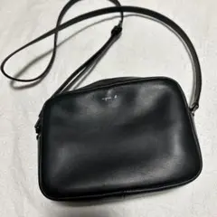 agnès b. ブラックレザーショルダーバッグ