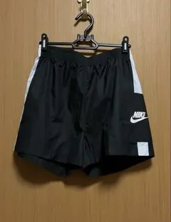 Nike スタンダードフィット ハイライズ ショーツ