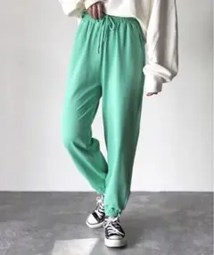 新品未使用カラースウェットパンツ