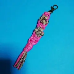 パラコード　肉球ストラップ　ハンドメイド　チャーム