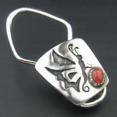 ホピ族 伝統デザイン キーホルダー『蝶』山珊瑚の粒付き