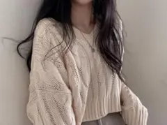 新品未使用Ｖネック ケーブルニット クロップドセーター ショート丈 オフホワイト