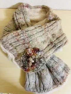 【未使用品】ふわふわ　内側ボア　ニットマフラー 花モチーフ　通し穴付き