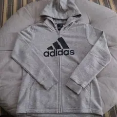 adidas フード付きジップアップパーカー グレー