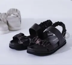 完売品　NATURAL BEAUTY BASIC サテンリラクシーサンダルのサムネイル