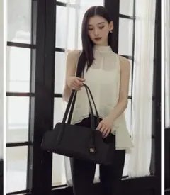 polaura カーブストラクチャーショルダーバッグ beige - メルカリ