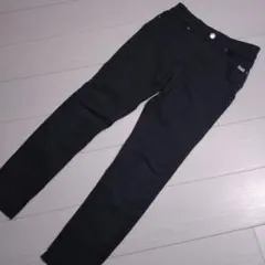 ピンクラテ160 黒デニムパンツ