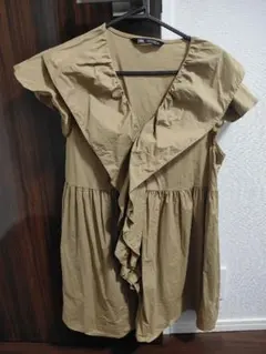 ZARA ベージュ フリルシャツ 半袖