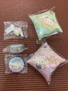 【新品未開封】くら寿司 シナモロール フィギュア　クッションチャーム バッジ