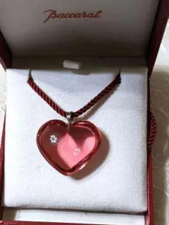 Baccarat ハート型クリスタルネックレス
