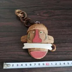 木製の顔の彫刻