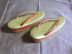 ライトグリーン 草履 赤い鼻緒