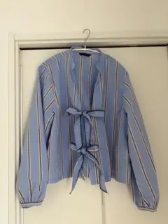 ZARAリボン付き青ストライプ長袖シャツ