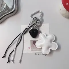 じゃらじゃら キーホルダー フラワーキーホルダーホワイト レザー キーリング