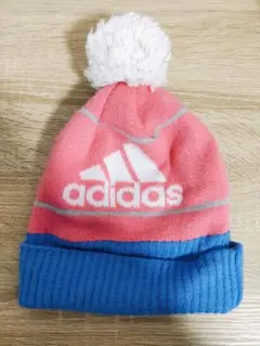 アディダス adidasポンポン付きニット帽