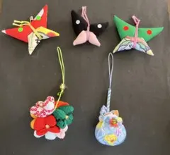 ちりめん細工鈴つきストラップ＆手作りマスコットブローチ
