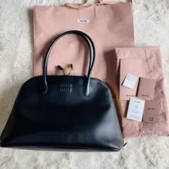 未使用❤︎MIU MIU レザー トートバッグ ブラックのサムネイル