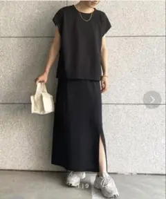 JUNOAH ブラック セットアップ スカートスリット入り